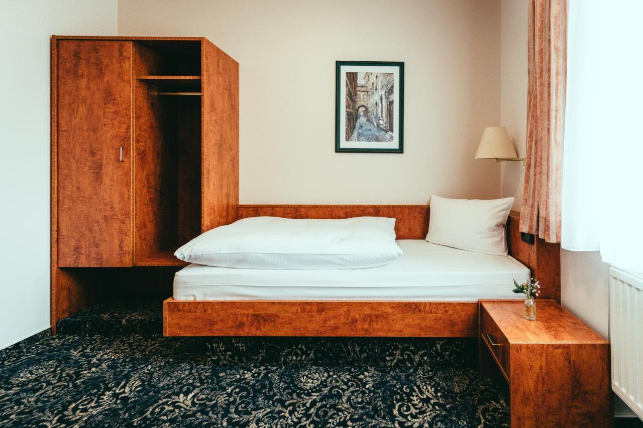 Landhotel Classic Oranienburg Ngoại thất bức ảnh